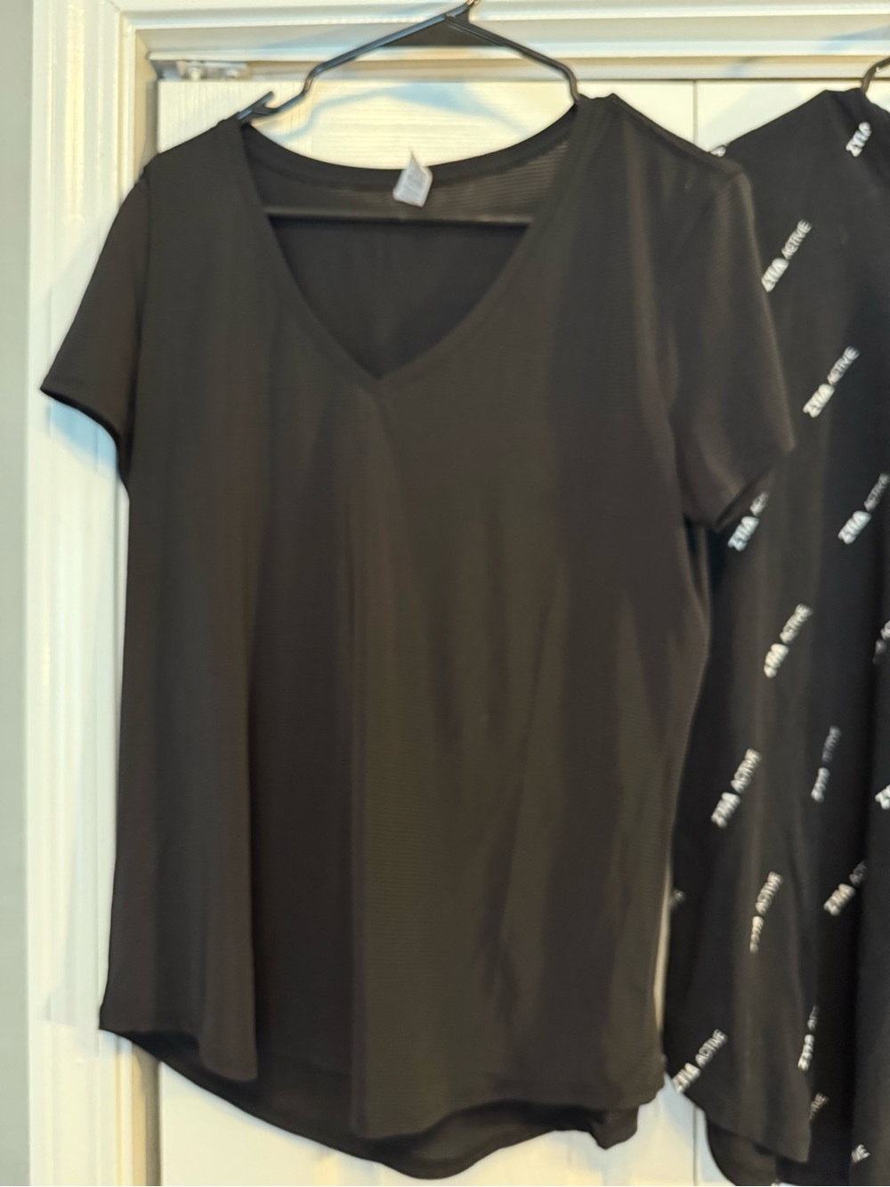 Zyia active Classic Black V-Neck Women's Top size large nwot